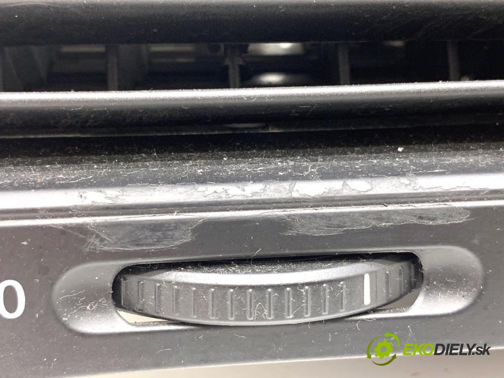 VW GOLF V Kombi 2007 77 kW 1.9 TDI 1896 Mriežky kúrenia predný 1K0819743A