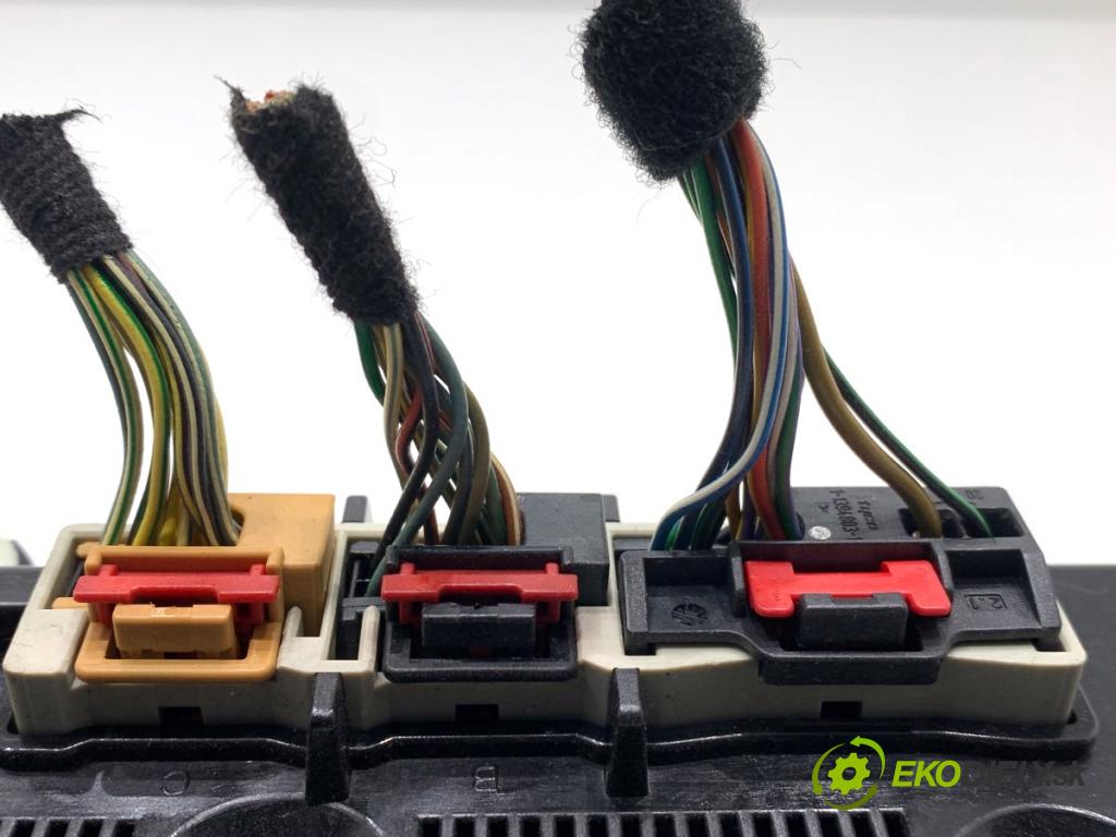 VW GOLF V Kombi 2007 77 kW 1.9 TDI 1896 Panel ovládaní topení 1K0907044BN (Páčky pod volantem)