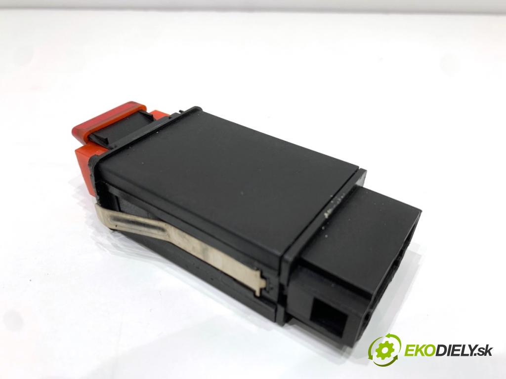 AUDI A3 8L liftback 2000 66 kW 1.9 TDI 1896 Spínač svetiel výstražných (núdzových)  (Prepínacie páčky pod volantom)