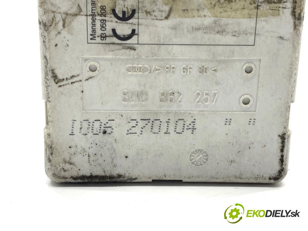 AUDI A3 8L liftback 2000 66 kW 1.9 TDI 1896 pumpa centrálneho zámku 8D0862257 (Riadiaca jednotka centrálneho zámku)