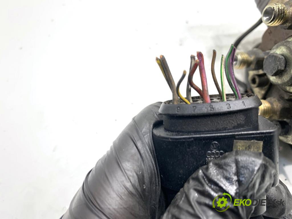 AUDI A3 8L liftback 2000 66 kW 1.9 TDI 1896 pumpa vstřikovací 038130107D (Vstřikovací čerpadlo)