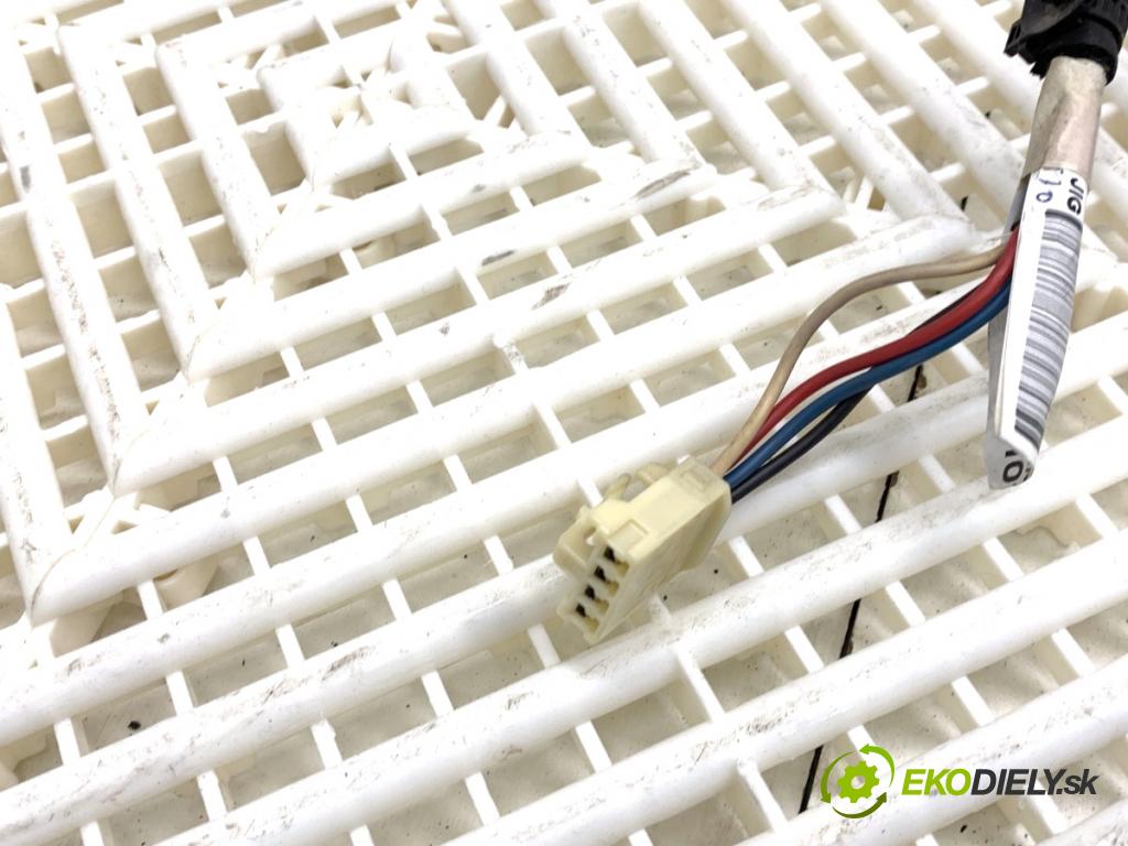 TOYOTA AYGO I liftback 2007 50 kW 1.0 (KGB10_) 998 kapota zadní část okno