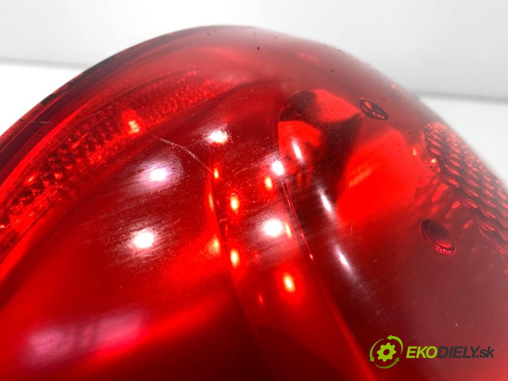 TOYOTA AYGO I liftback 2007 50 kW 1.0 (KGB10_) 998 Svetlo pravy zad