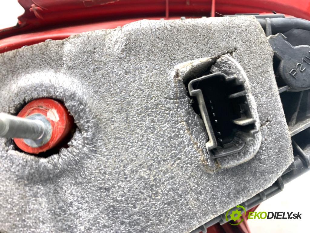 TOYOTA AYGO I liftback 2007 50 kW 1.0 (KGB10_) 998 Svetlo pravy zad