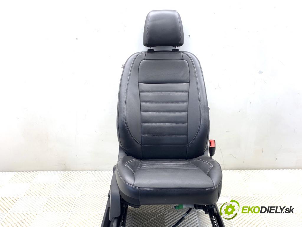 FORD USA ESCAPE III  2017 179 kW 2.0 179 kW [242 KM] 2017 - 2018 1983 sedadlo pravý přední část 