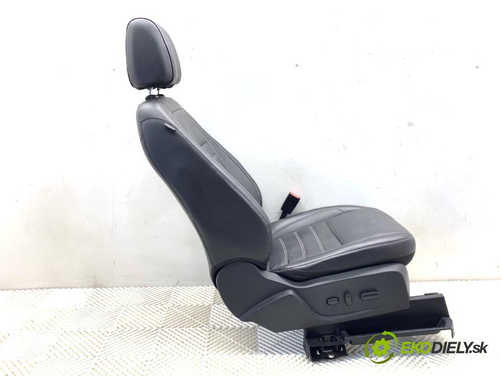 FORD USA ESCAPE III  2017 179 kW 2.0 179 kW [242 KM] 2017 - 2018 1983 Sedadlo pravy predný
