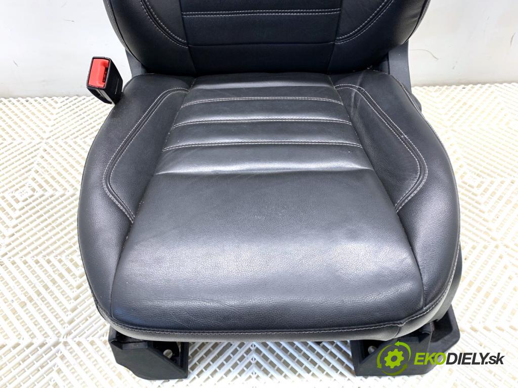 FORD USA ESCAPE III  2017 179 kW 2.0 179 kW [242 KM] 2017 - 2018 1983 Sedadlo ľavy predný