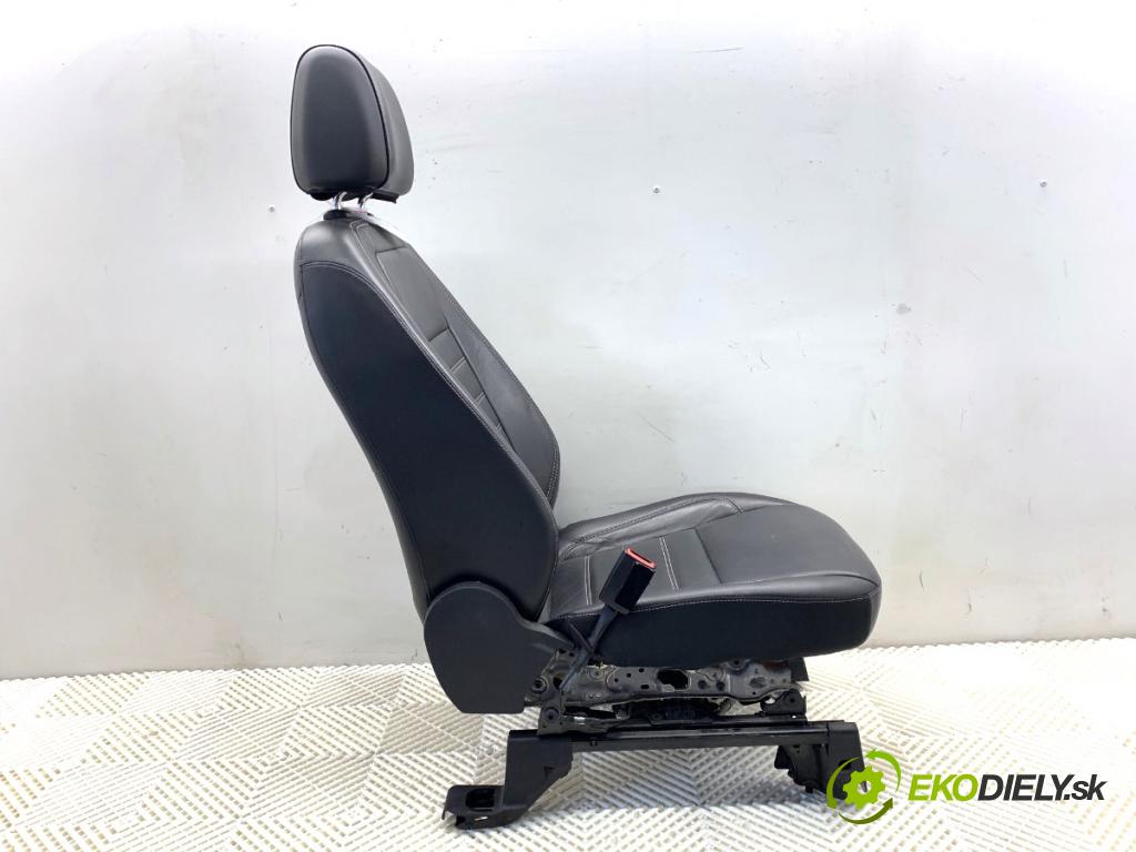 FORD USA ESCAPE III  2017 179 kW 2.0 179 kW [242 KM] 2017 - 2018 1983 Sedadlo ľavy predný