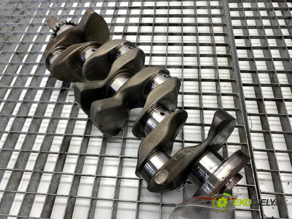 VOLVO V40 liftback 2016 88 kW D2 1969 kardaň hřídel KORBOVÝ: 31359350 (Blok motoru ostatní)