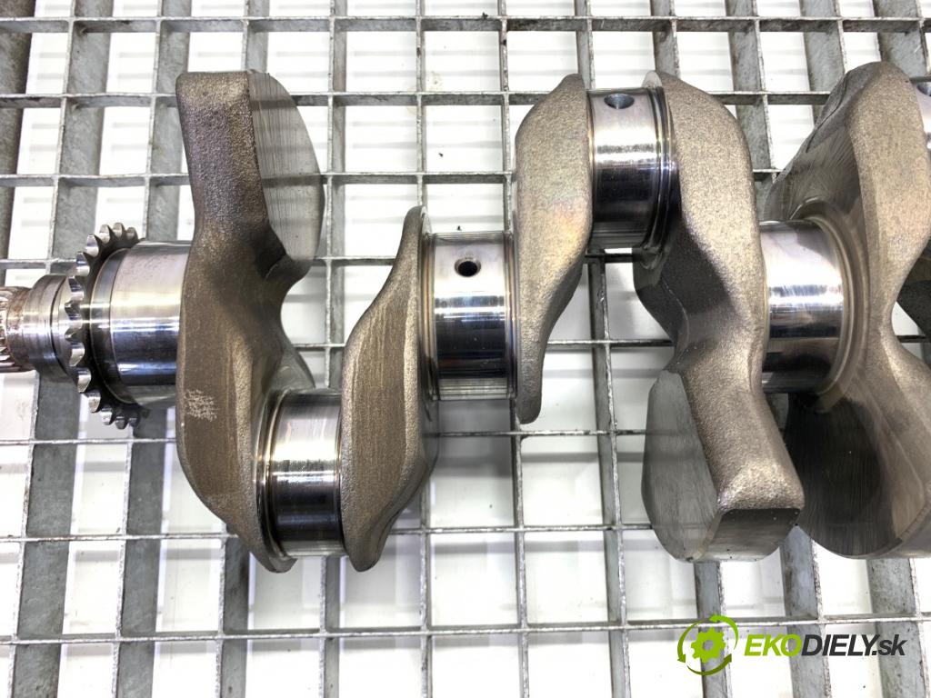 VOLVO V40 liftback 2016 88 kW D2 1969 kardaň hřídel KORBOVÝ: 31359350 (Blok motoru ostatní)