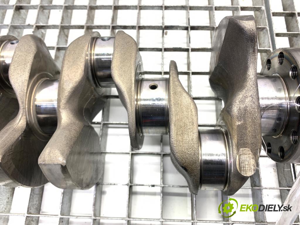 VOLVO V40 liftback 2016 88 kW D2 1969 kardaň hřídel KORBOVÝ: 31359350 (Blok motoru ostatní)