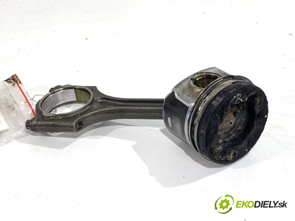 VOLVO V40 liftback 2016 88 kW D2 1969 PÍST: ojnice 82L187 (Píst)