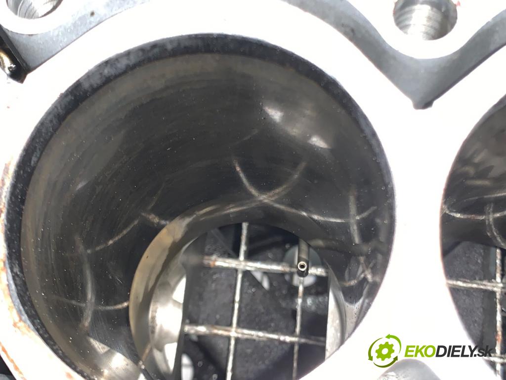 VOLVO V40 liftback 2016 88 kW D2 1969 blok Motor  (Blok motora)