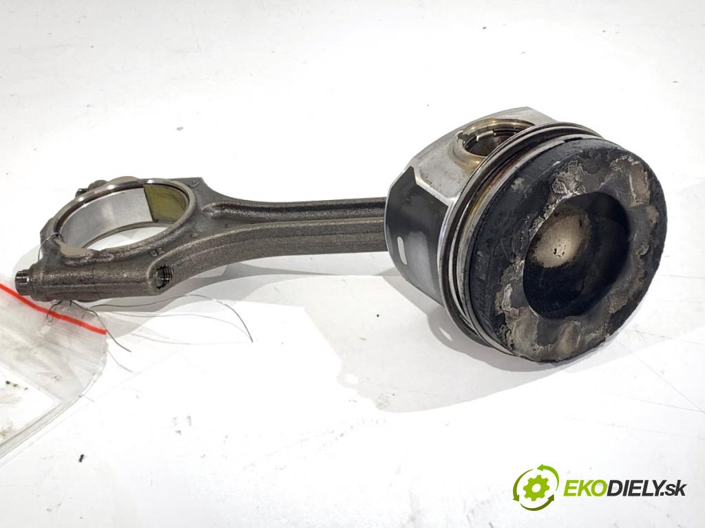 VOLVO V40 liftback 2016 88 kW D2 1969 PÍST: ojnice 82L187 (Píst)