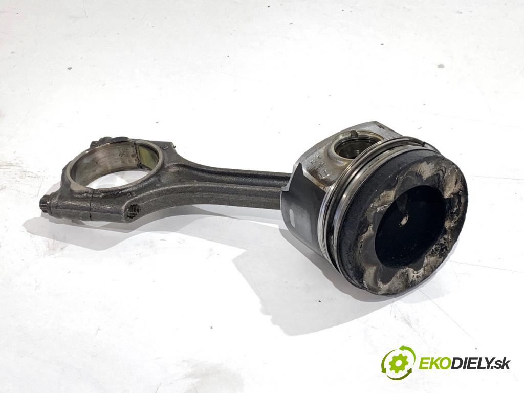 VOLVO V40 liftback 2016 88 kW D2 1969 PÍST: ojnice 82L187 (Píst)