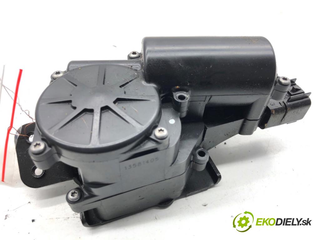 OPEL INSIGNIA A Kombi 2011 162 kW 2.0 Turbo (35) 1998 zámok dverí zad 13581405