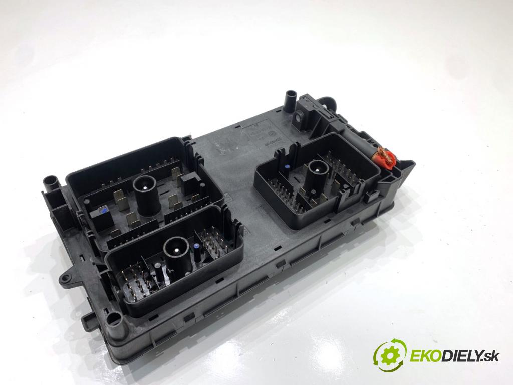 OPEL INSIGNIA A Kombi 2011 162 kW 2.0 Turbo (35) 1998 skříňka poistková 13255300 (Pojistková skříňka)