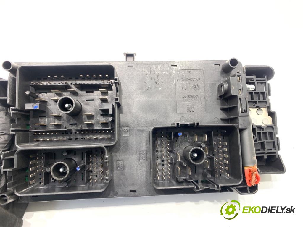 OPEL INSIGNIA A Kombi 2011 162 kW 2.0 Turbo (35) 1998 skříňka poistková 13255300 (Pojistková skříňka)