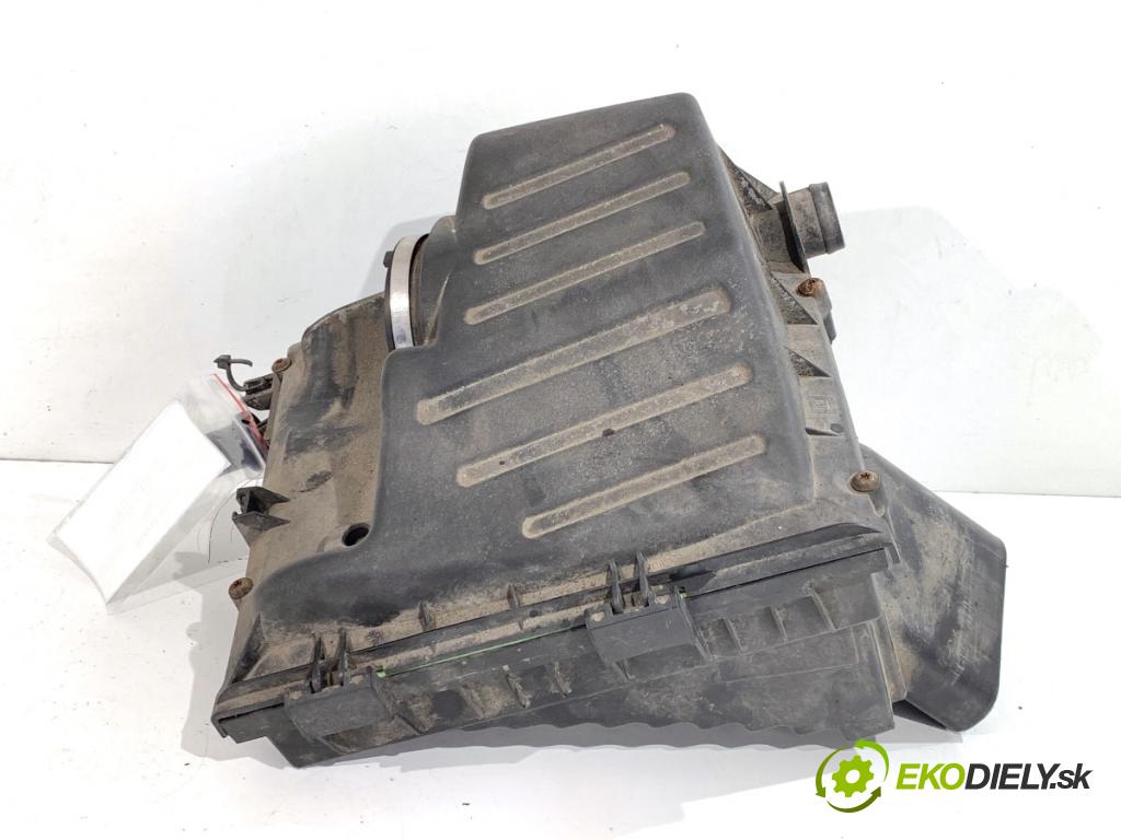 OPEL INSIGNIA A Kombi 2011 162 kW 2.0 Turbo (35) 1998 obal filtra vzduchu 55560885 (Kryt vzduchového filtru)