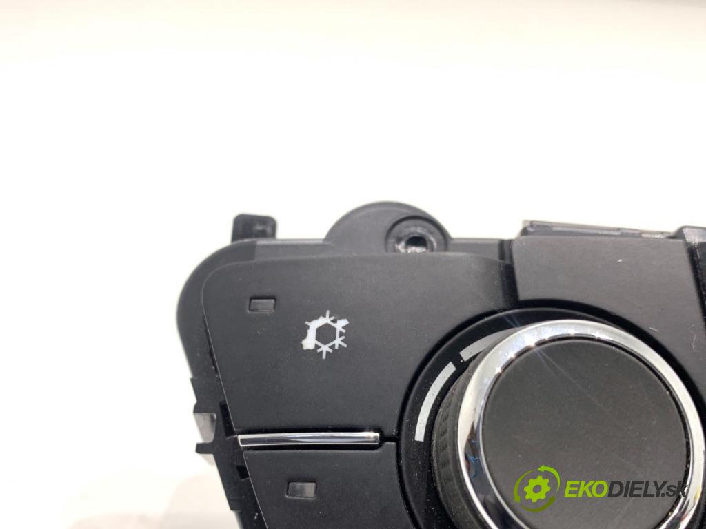 OPEL INSIGNIA A Kombi 2011 162 kW 2.0 Turbo (35) 1998 Panel ovládania radia 13273095 (Prepínacie páčky pod volantom)