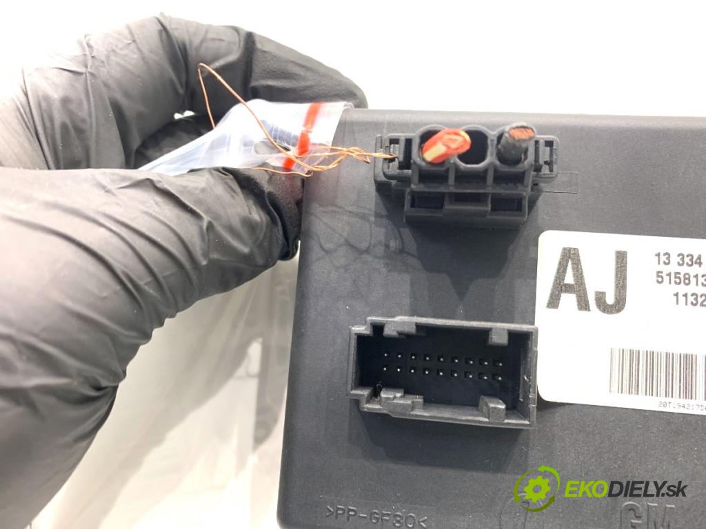 OPEL INSIGNIA A Kombi 2011 162 kW 2.0 Turbo (35) 1998 modul PDC 13334217 (Řídící jednotka ostatní)