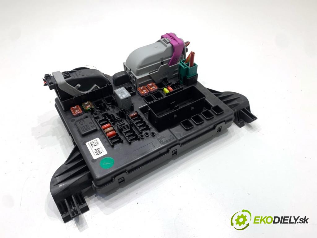 OPEL INSIGNIA A Kombi 2011 162 kW 2.0 Turbo (35) 1998 modul BSI 22737765 (Pojistková skříňka)