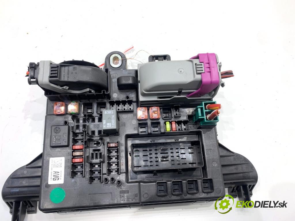 OPEL INSIGNIA A Kombi 2011 162 kW 2.0 Turbo (35) 1998 Modul BSI 22737765 (Poistková skrinka)