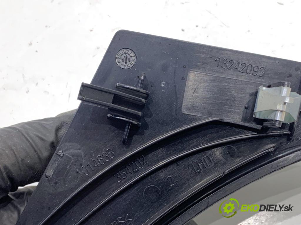 OPEL INSIGNIA A Kombi 2011 162 kW 2.0 Turbo (35) 1998 lišty kryt 13242092 13221845 (Lišta)