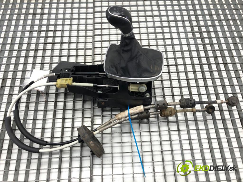 OPEL INSIGNIA A Kombi 2011 162 kW 2.0 Turbo (35) 1998 kulisa 13261545 (Řadicí páka (kulisa) )