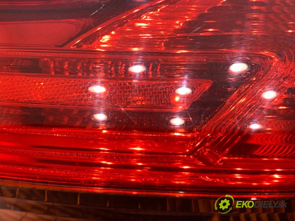 OPEL INSIGNIA A Kombi 2011 162 kW 2.0 Turbo (35) 1998 světlo pravý zadní část 13226857