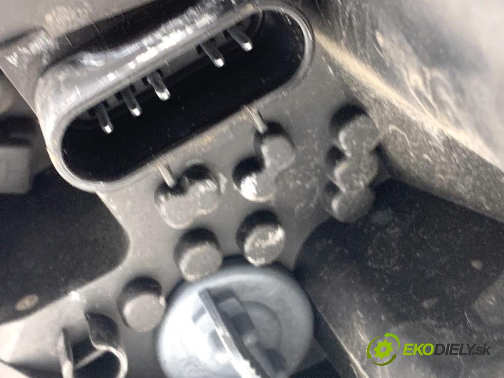 OPEL INSIGNIA A Kombi 2011 162 kW 2.0 Turbo (35) 1998 světlo pravý zadní část 13226857