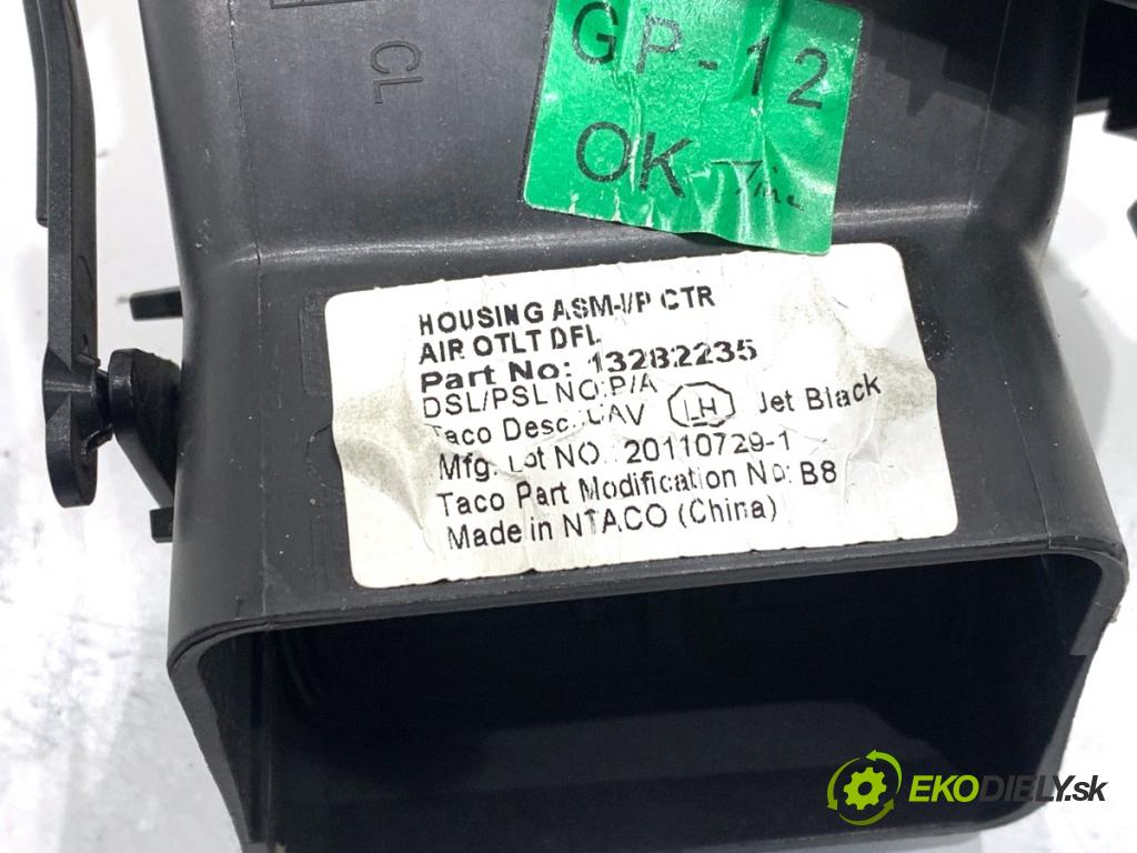 OPEL INSIGNIA A Kombi 2011 162 kW 2.0 Turbo (35) 1998 Mriežky kúrenia predný 13282235