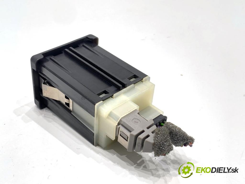 OPEL INSIGNIA A Kombi 2011 162 kW 2.0 Turbo (35) 1998 HNÍZDO: USB 20868796