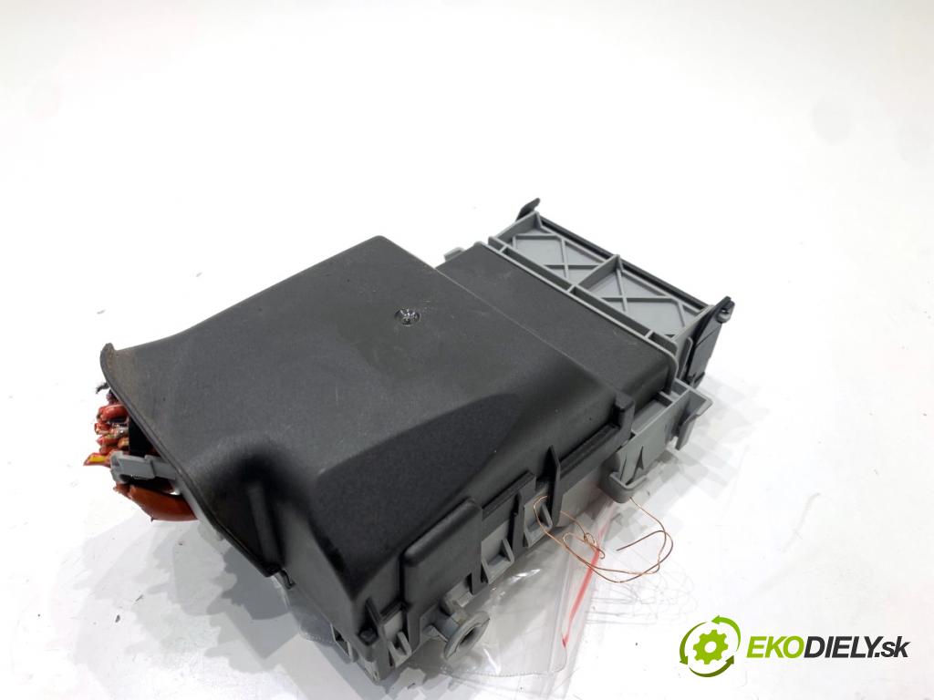 OPEL INSIGNIA A Kombi 2011 162 kW 2.0 Turbo (35) 1998 skříňka poistková 13222786 (Pojistková skříňka)