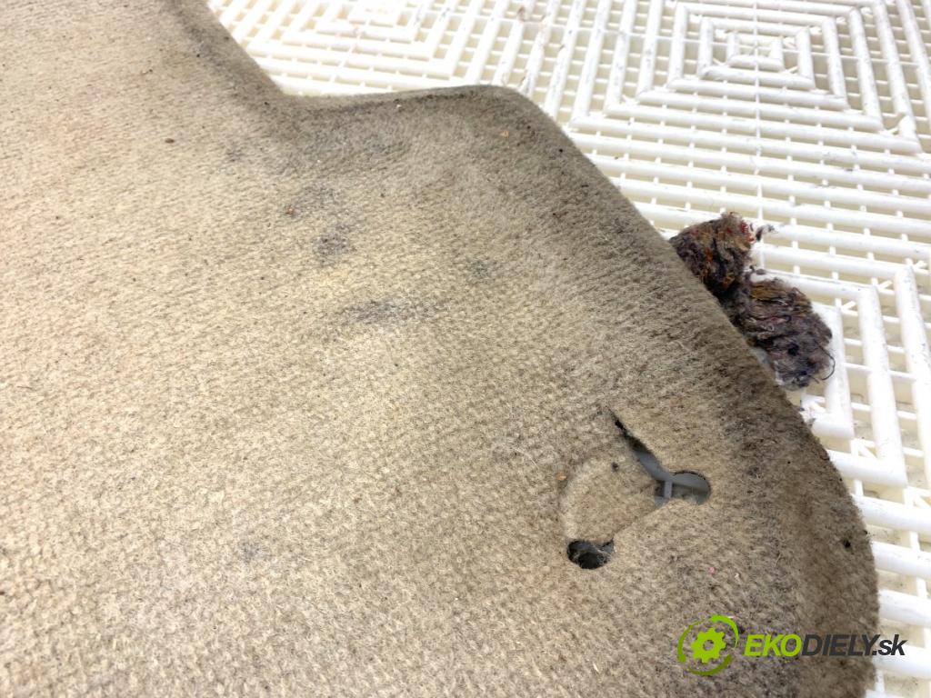 TOYOTA LAND CRUISER J12 samochód terenowy zamknięty 2006 127 kW 3.0 D-4D (KDJ120, KDJ125, KDJ121) 2982 KRYTINA: koberec kufra