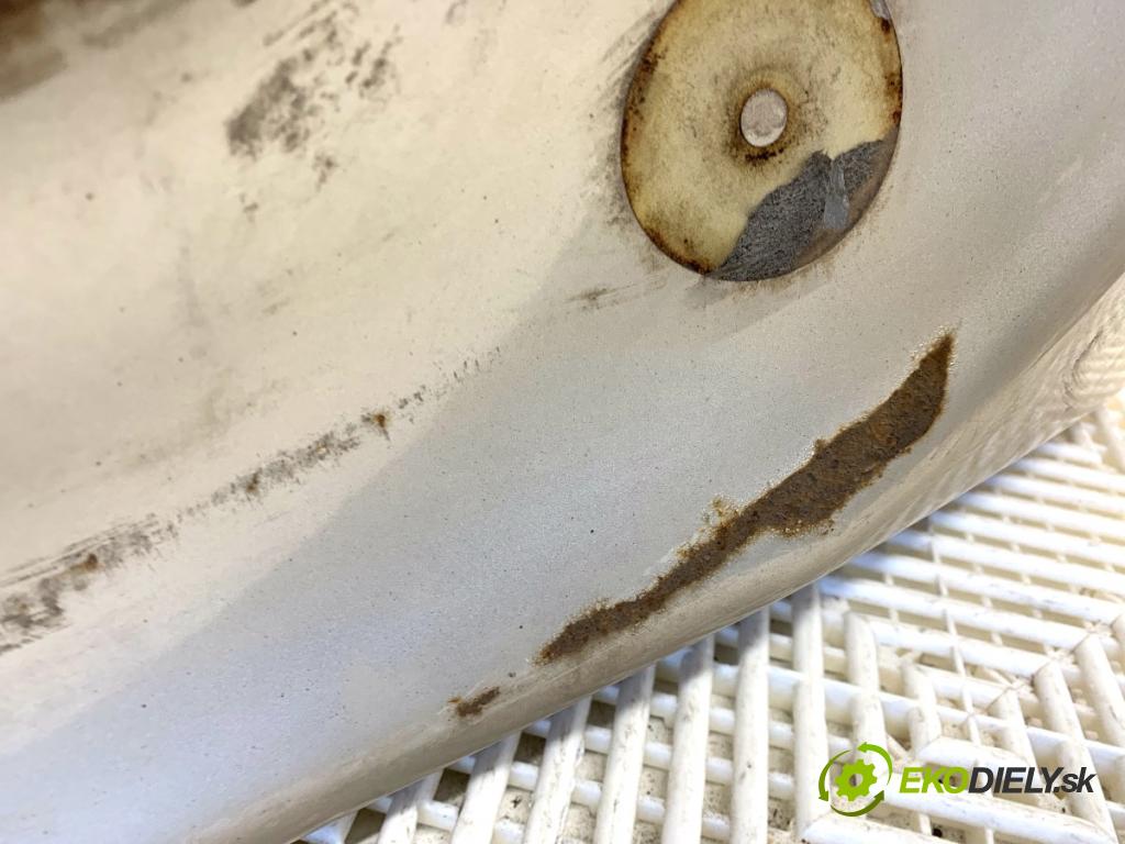 TOYOTA LAND CRUISER J12 samochód terenowy zamknięty 2006 127 kW 3.0 D-4D (KDJ120, KDJ125, KDJ121) 2982 kapota zad