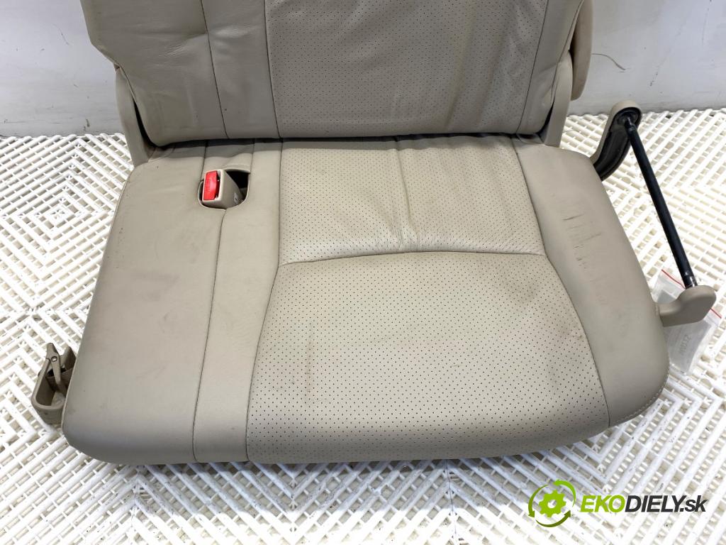 TOYOTA LAND CRUISER J12 samochód terenowy zamknięty 2006 127 kW 3.0 D-4D (KDJ120, KDJ125, KDJ121) 2982 Sedadlo tretí rad Sedadlo ľavy