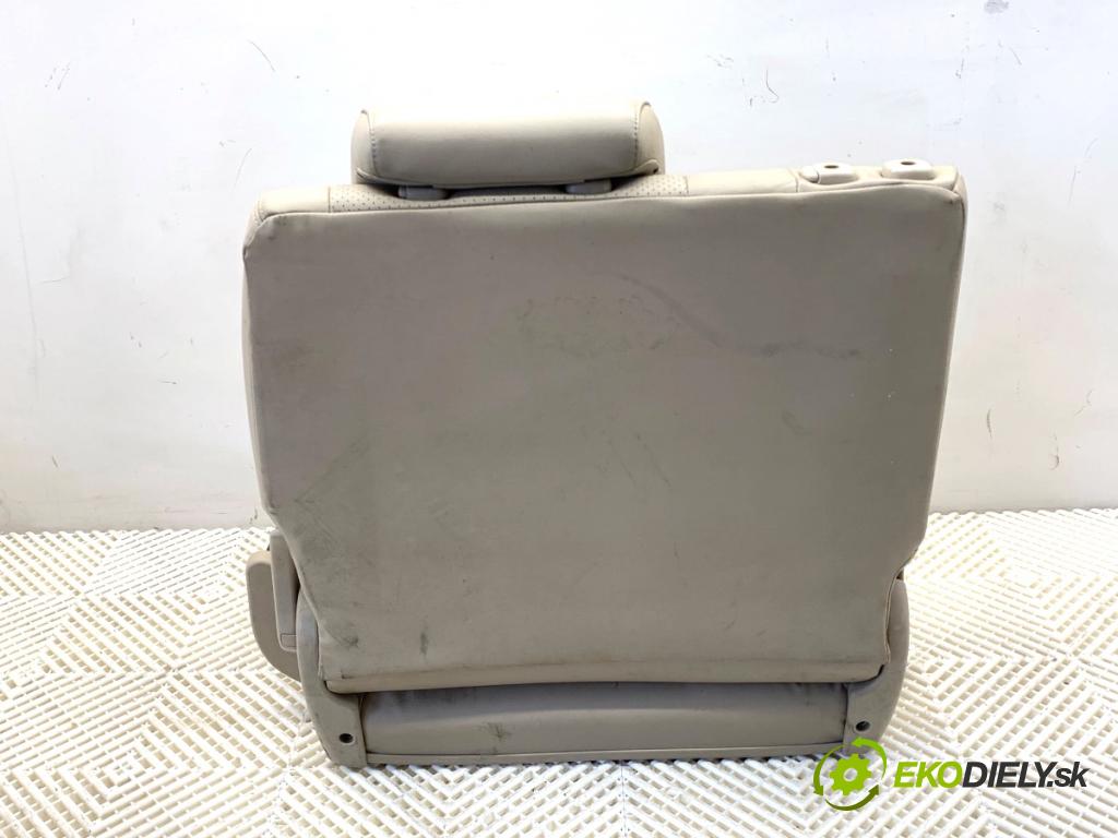 TOYOTA LAND CRUISER J12 samochód terenowy zamknięty 2006 127 kW 3.0 D-4D (KDJ120, KDJ125, KDJ121) 2982 Sedadlo tretí rad Sedadlo ľavy