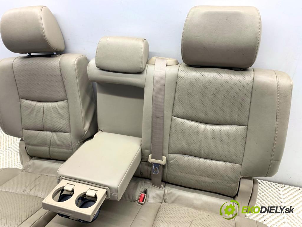 TOYOTA LAND CRUISER J12 samochód terenowy zamknięty 2006 127 kW 3.0 D-4D (KDJ120, KDJ125, KDJ121) 2982 Sedadlo druhý rad