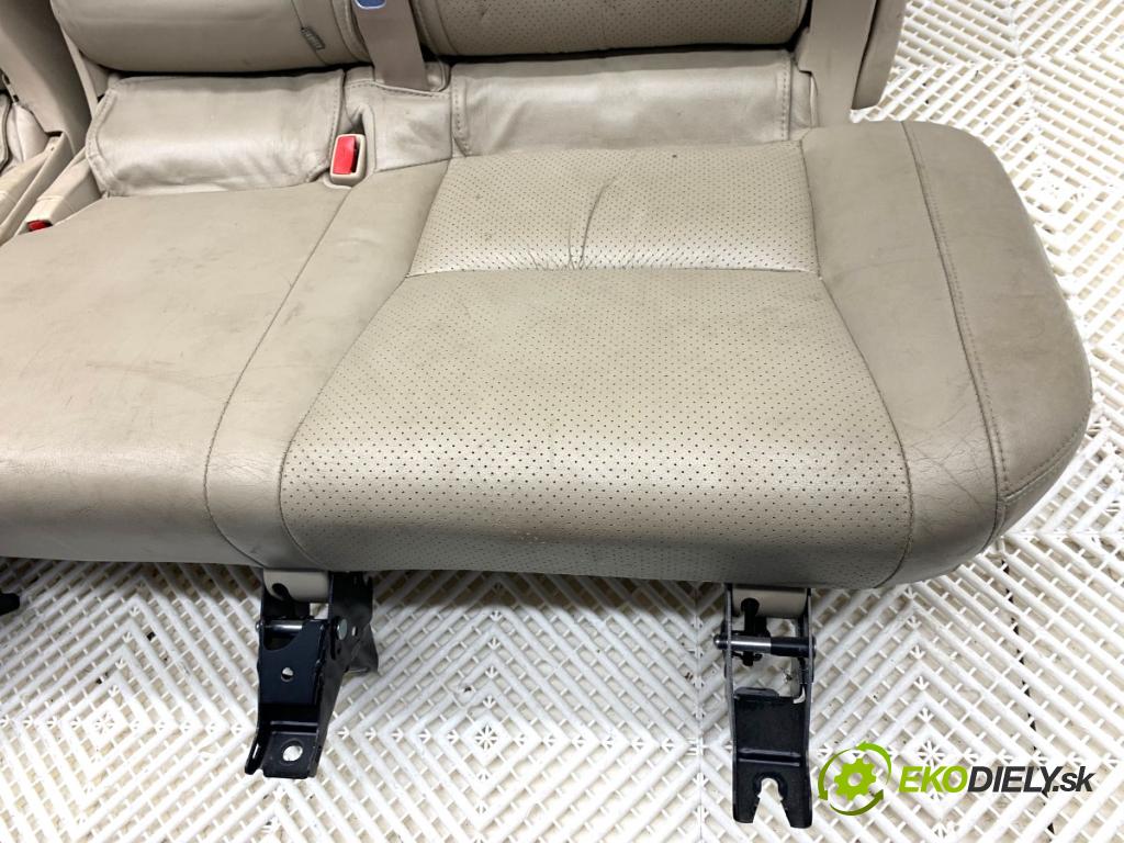 TOYOTA LAND CRUISER J12 samochód terenowy zamknięty 2006 127 kW 3.0 D-4D (KDJ120, KDJ125, KDJ121) 2982 Sedadlo druhý rad