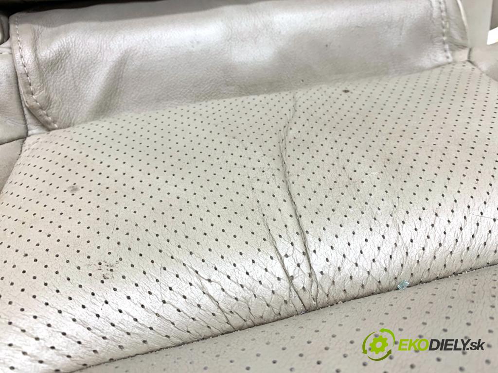 TOYOTA LAND CRUISER J12 samochód terenowy zamknięty 2006 127 kW 3.0 D-4D (KDJ120, KDJ125, KDJ121) 2982 Sedadlo druhý rad