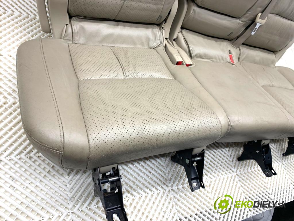 TOYOTA LAND CRUISER J12 samochód terenowy zamknięty 2006 127 kW 3.0 D-4D (KDJ120, KDJ125, KDJ121) 2982 Sedadlo druhý rad