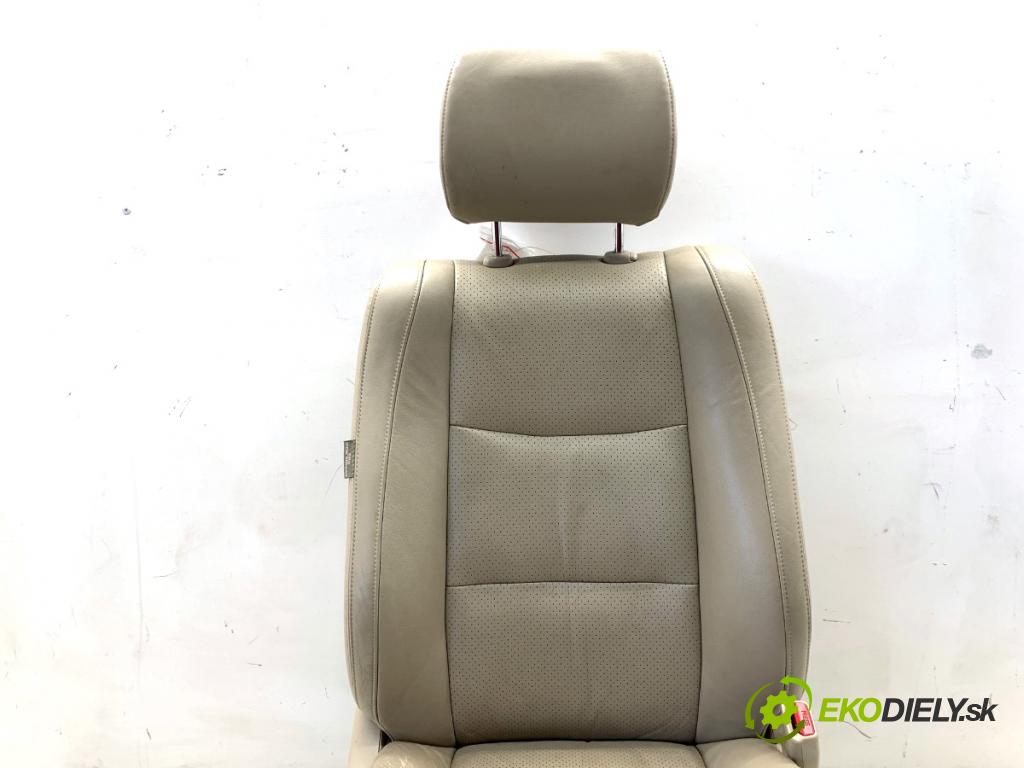 TOYOTA LAND CRUISER J12 samochód terenowy zamknięty 2006 127 kW 3.0 D-4D (KDJ120, KDJ125, KDJ121) 2982 sedadlo pravý přední část