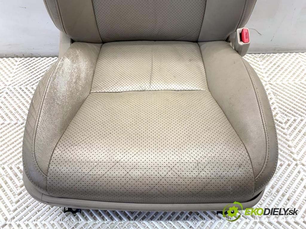 TOYOTA LAND CRUISER J12 samochód terenowy zamknięty 2006 127 kW 3.0 D-4D (KDJ120, KDJ125, KDJ121) 2982 sedadlo pravý přední část