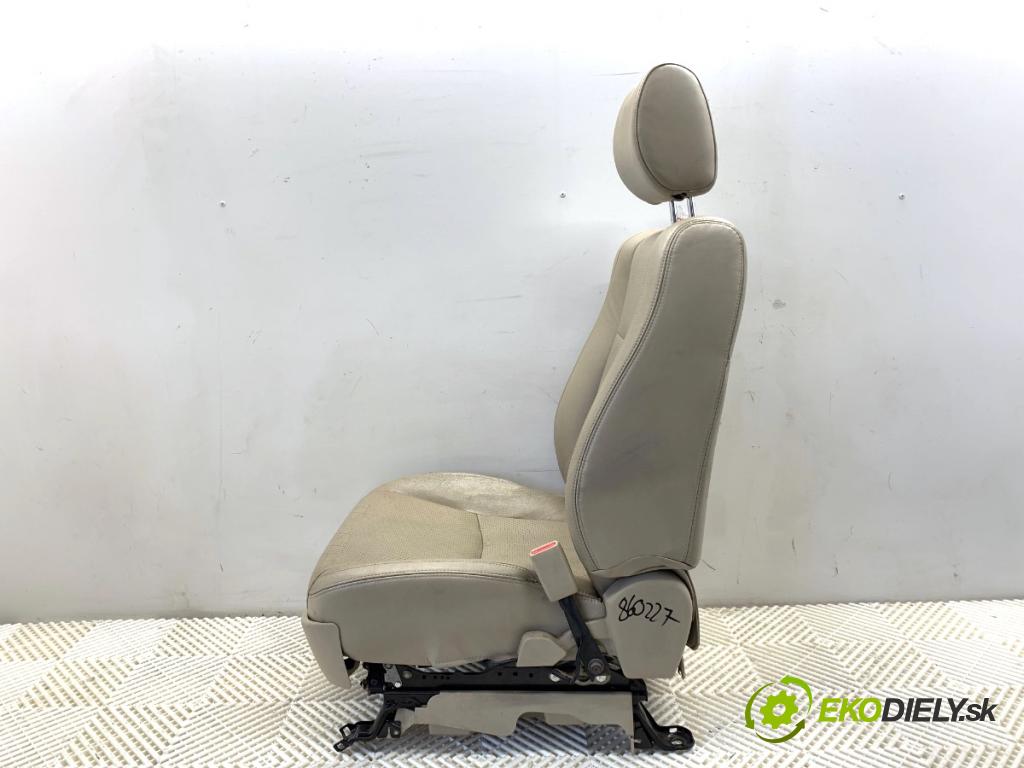 TOYOTA LAND CRUISER J12 samochód terenowy zamknięty 2006 127 kW 3.0 D-4D (KDJ120, KDJ125, KDJ121) 2982 sedadlo pravý přední část