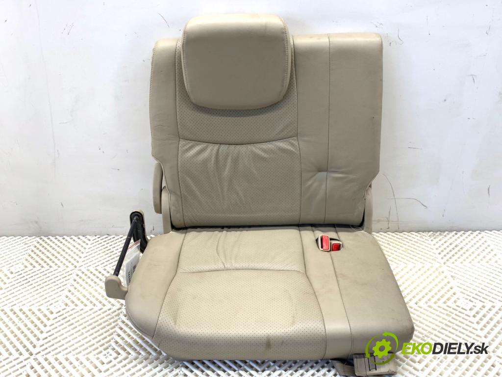 TOYOTA LAND CRUISER J12 samochód terenowy zamknięty 2006 127 kW 3.0 D-4D (KDJ120, KDJ125, KDJ121) 2982 Sedadlo tretí rad Sedadlo pravy 