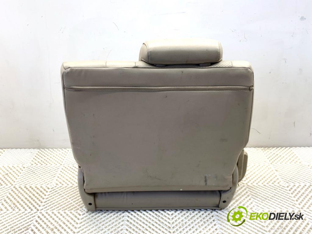 TOYOTA LAND CRUISER J12 samochód terenowy zamknięty 2006 127 kW 3.0 D-4D (KDJ120, KDJ125, KDJ121) 2982 Sedadlo tretí rad Sedadlo pravy