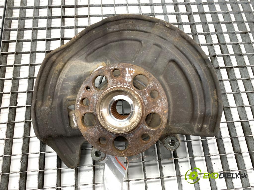 MERCEDES-BENZ CLA coupe coupe 2017 80 kW CLA 180 CDI / d (117.312) 1461 náboj pravý přední část 