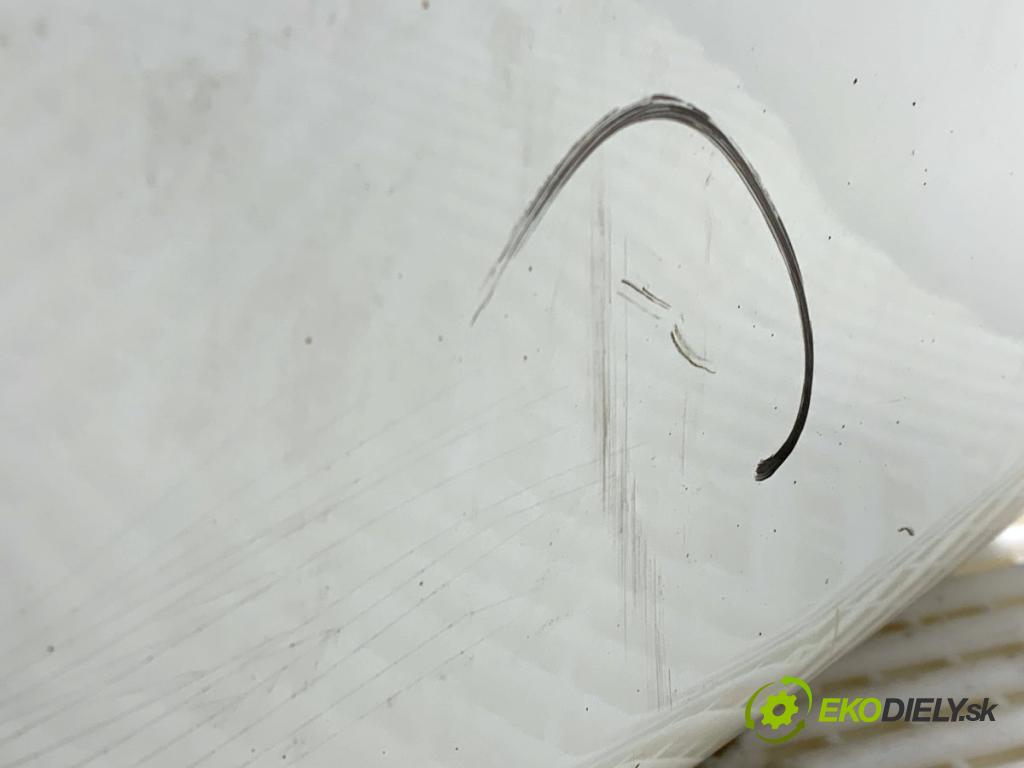 MERCEDES-BENZ CLA coupe coupe 2017 80 kW CLA 180 CDI / d (117.312) 1461 Nárazník zad 650 (Kľučka dverí ostatné)