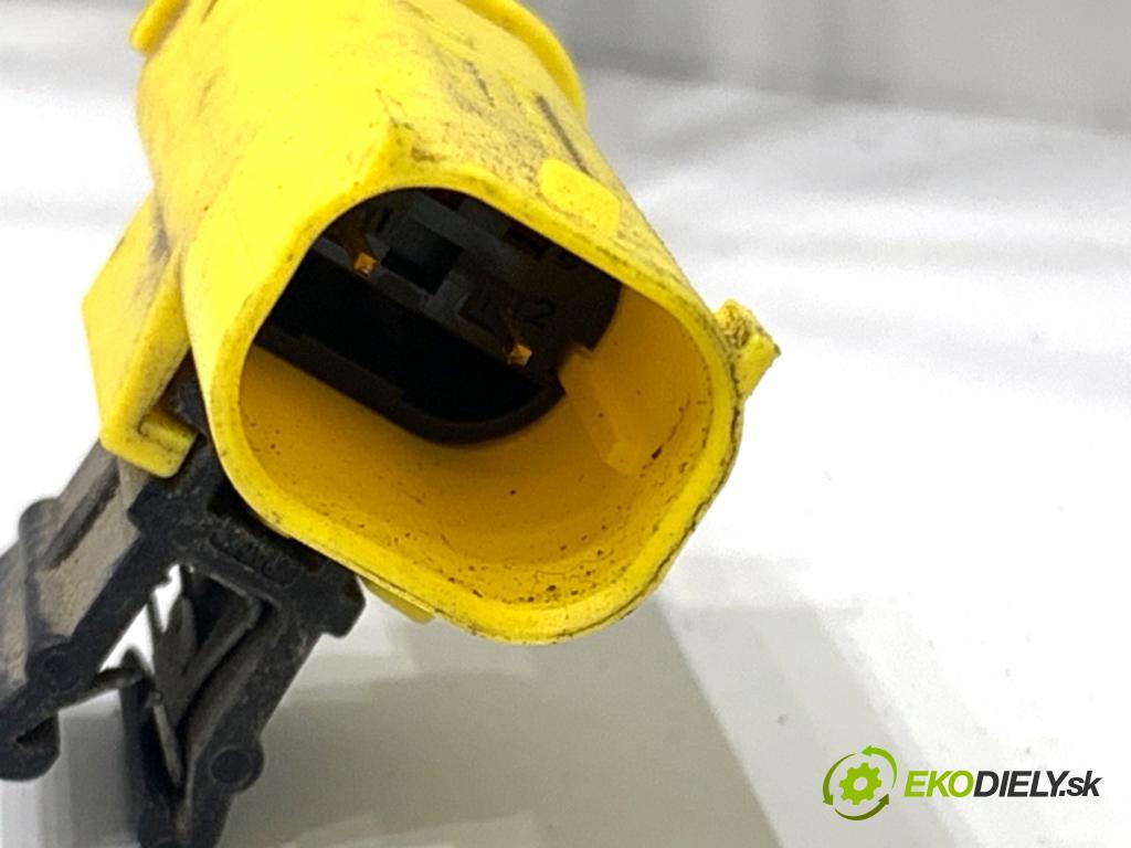 MERCEDES-BENZ CLA coupe coupe 2017 80 kW CLA 180 CDI / d (117.312) 1461 Záves kapoty ľavy predný